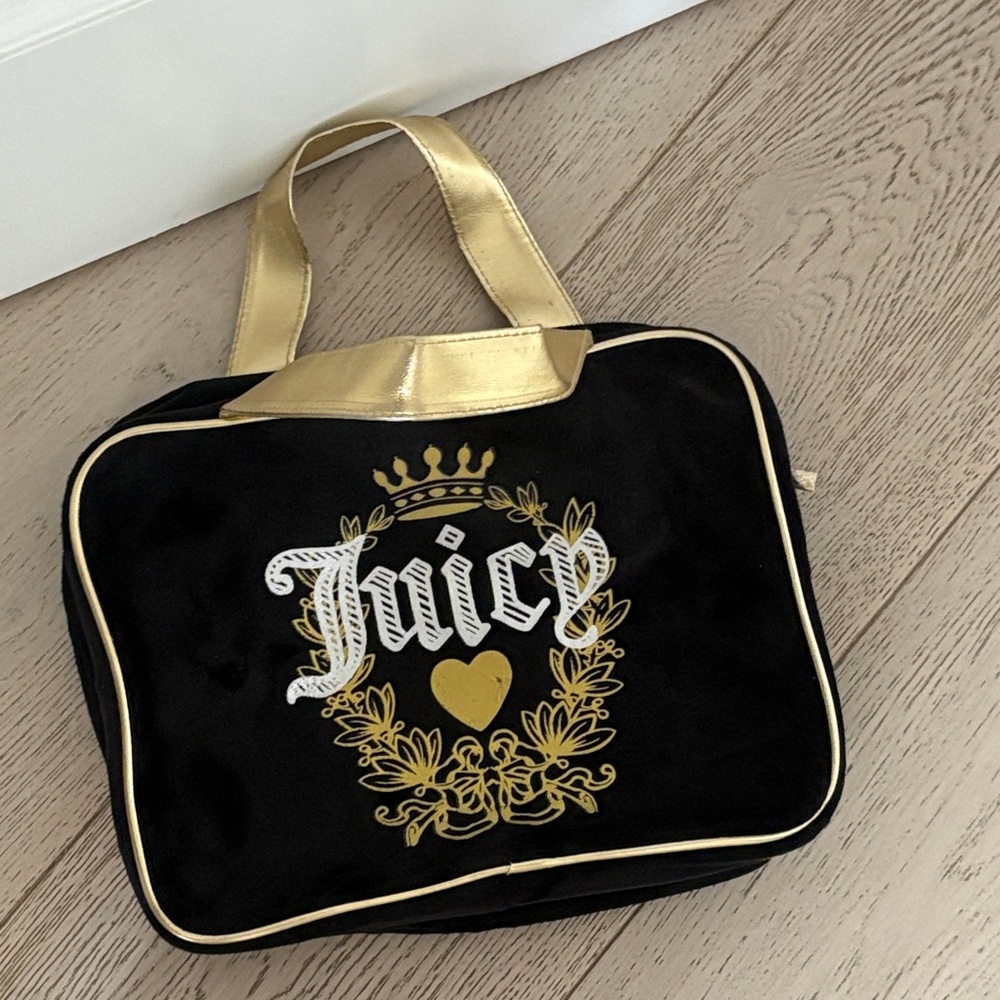 Juicy Couture Black and Gold Women's Bag size small has damage